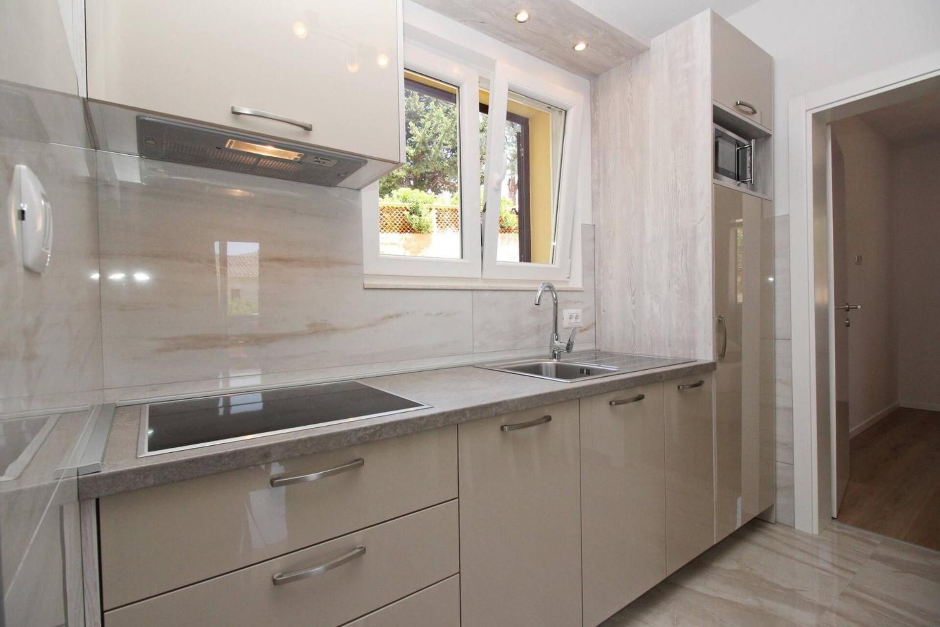 Sunshine Residence Baska Екстериор снимка